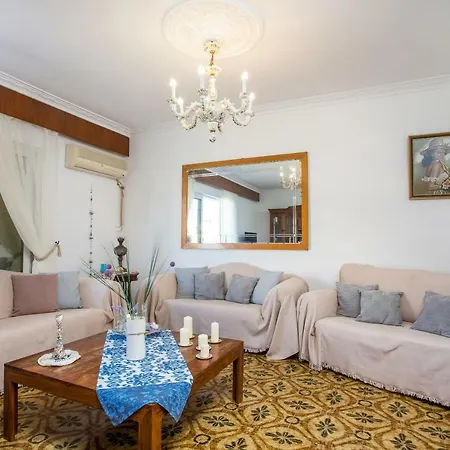Lägenhet Thalia'S Apartment